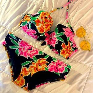 Floral Bikini 🌺